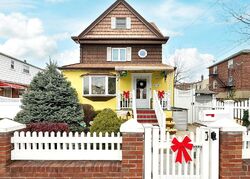 Pre-foreclosure in  58TH RD Flushing, NY 11355