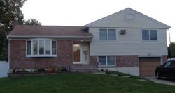 Pre-foreclosure in  AGATHA DR Plainview, NY 11803