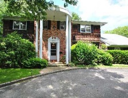 Pre-foreclosure Listing in FINCH DR ROSLYN, NY 11576