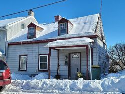 Pre-foreclosure in  S 2ND ST Womelsdorf, PA 19567
