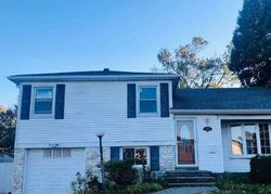 Pre-foreclosure Listing in COLONY LN SYOSSET, NY 11791