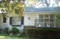 Pre-foreclosure Listing in PINEDALE AVE FARMINGVILLE, NY 11738