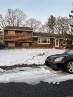 Pre-foreclosure in  BERRY LN Centereach, NY 11720