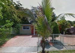 Pre-foreclosure in  NE 11TH AVE Miami, FL 33161