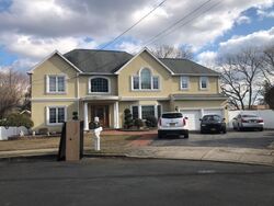 Pre-foreclosure in  SABATINO CT Deer Park, NY 11729