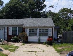 Pre-foreclosure in  N THOMPSON DR Bay Shore, NY 11706