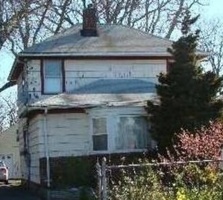 Pre-foreclosure in  HOWELLS RD Bay Shore, NY 11706
