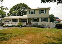 Pre-foreclosure Listing in PINE ACRES BLVD BAY SHORE, NY 11706