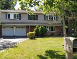 Pre-foreclosure Listing in BUTTERFIELD DR GREENLAWN, NY 11740