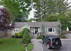 Pre-foreclosure in  KNOLLCREST RD Nesconset, NY 11767