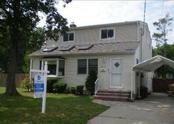 Pre-foreclosure Listing in LOWELL AVE WANTAGH, NY 11793