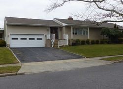 Pre-foreclosure in  QUEENS CT Massapequa Park, NY 11762