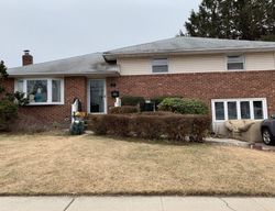 Pre-foreclosure Listing in BERRYHILL LN BETHPAGE, NY 11714
