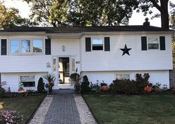 Pre-foreclosure in  HAWTHORNE AVE West Babylon, NY 11704