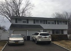 Pre-foreclosure in  DONNA LN Commack, NY 11725