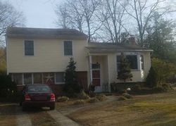 Pre-foreclosure Listing in FOXDALE LN PORT JEFFERSON, NY 11777