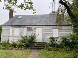 Pre-foreclosure in  N CRESCENT DR Farmingdale, NY 11735