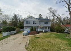 Pre-foreclosure in  FOX LN Commack, NY 11725