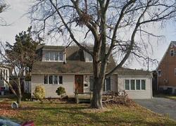 Pre-foreclosure in  GRANADA PKWY Lindenhurst, NY 11757