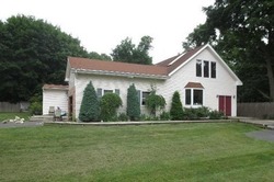 Pre-foreclosure Listing in BEATTY AVE GREENLAWN, NY 11740