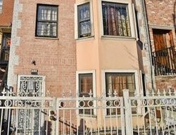 Pre-foreclosure in  GATES AVE Brooklyn, NY 11221