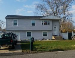 Pre-foreclosure in  2ND ST Ronkonkoma, NY 11779