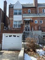 Pre-foreclosure in  MULINER AVE Bronx, NY 10462