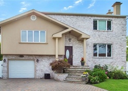 Pre-foreclosure in  VALERIE CT Merrick, NY 11566