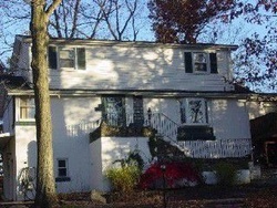 Pre-foreclosure Listing in GARBARINO AVE WANAQUE, NJ 07465