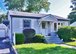 Pre-foreclosure Listing in FRANKLIN ST PATCHOGUE, NY 11772