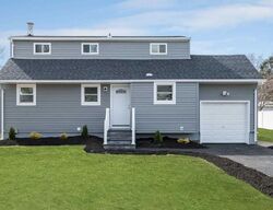 Pre-foreclosure in  EAGLE AVE Medford, NY 11763