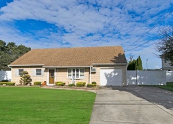 Pre-foreclosure in  NORMAN DR Bohemia, NY 11716
