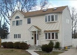 Pre-foreclosure in  SILVERPINE DR Amityville, NY 11701