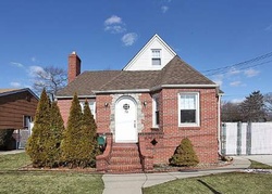 Pre-foreclosure in  BRISTOL ST Lindenhurst, NY 11757