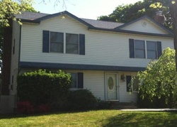  Harkin Ln, Hicksville NY