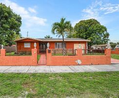 Pre-foreclosure in  NW 12TH PL Miami, FL 33169