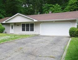 Pre-foreclosure Listing in CHATEAU DR MELVILLE, NY 11747