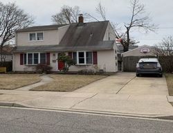 Pre-foreclosure in  SYCAMORE LN Levittown, NY 11756