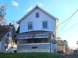 Pre-foreclosure in  TERRACE AVE Grove City, PA 16127