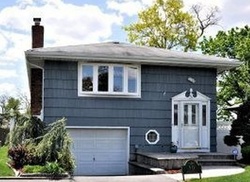 Pre-foreclosure in  MOFFITT BLVD Islip, NY 11751