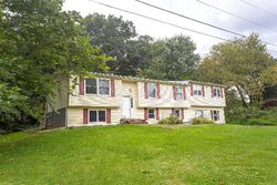 Pre-foreclosure in  NEW HACKENSACK RD Poughkeepsie, NY 12603
