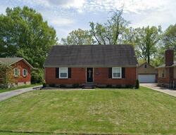Pre-foreclosure in  GREEN MEADOW CIR Louisville, KY 40207