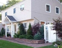  W 22nd St, Deer Park NY