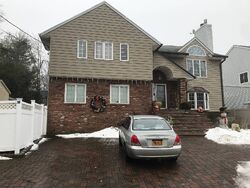 Pre-foreclosure in  MERRICK AVE Merrick, NY 11566