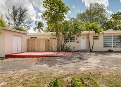 Pre-foreclosure in  NW 199TH ST Miami, FL 33169