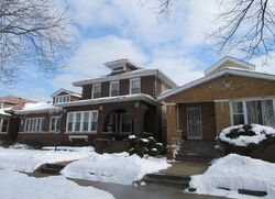 Pre-foreclosure in  S RHODES AVE Chicago, IL 60619