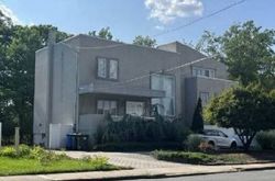 Pre-foreclosure Listing in EAST ST COLONIA, NJ 07067