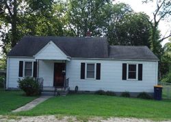 Pre-foreclosure Listing in S 18TH AVE HOPEWELL, VA 23860