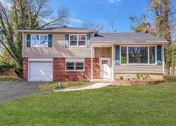 Pre-foreclosure in  E 17TH ST Huntington Station, NY 11746