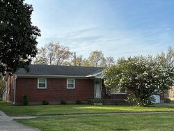 Pre-foreclosure in  KLONDIKE LN Louisville, KY 40218